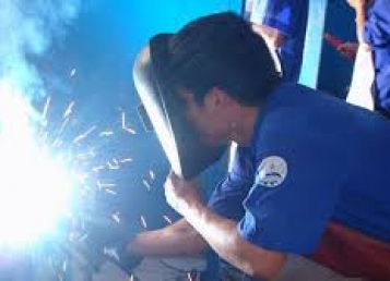 Chấn thương mắt do tai nạn lao động